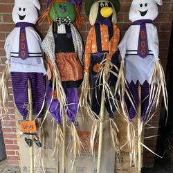 4 Scarecrows 