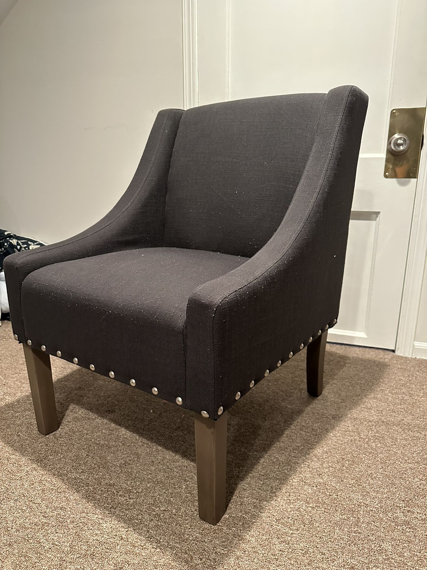 ACCENT CHAIR (LIVING ROOM ) 