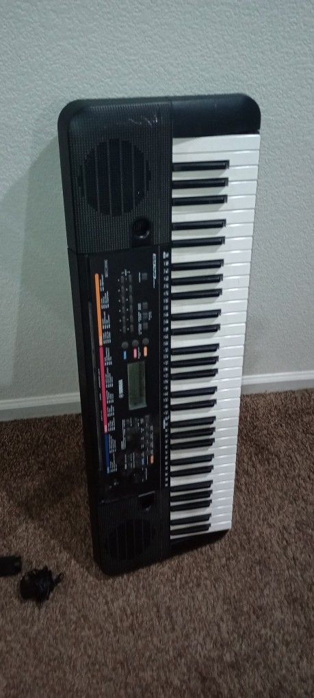 Yamaha Psr-e263 61-Key Portable Keyboard With Stand, and Music Sheet Stand