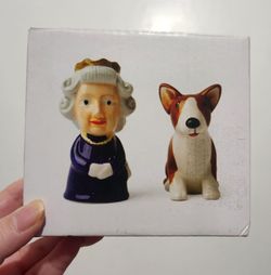 London Queen & Corgi Salt & Oepper BNIB