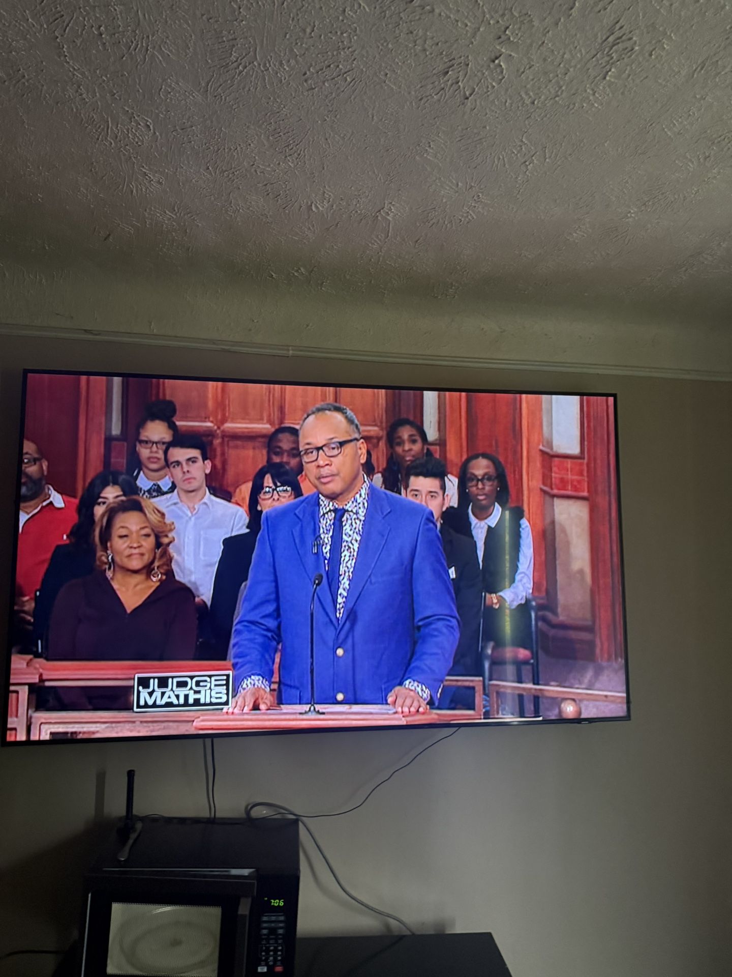 85in Tv With Mount