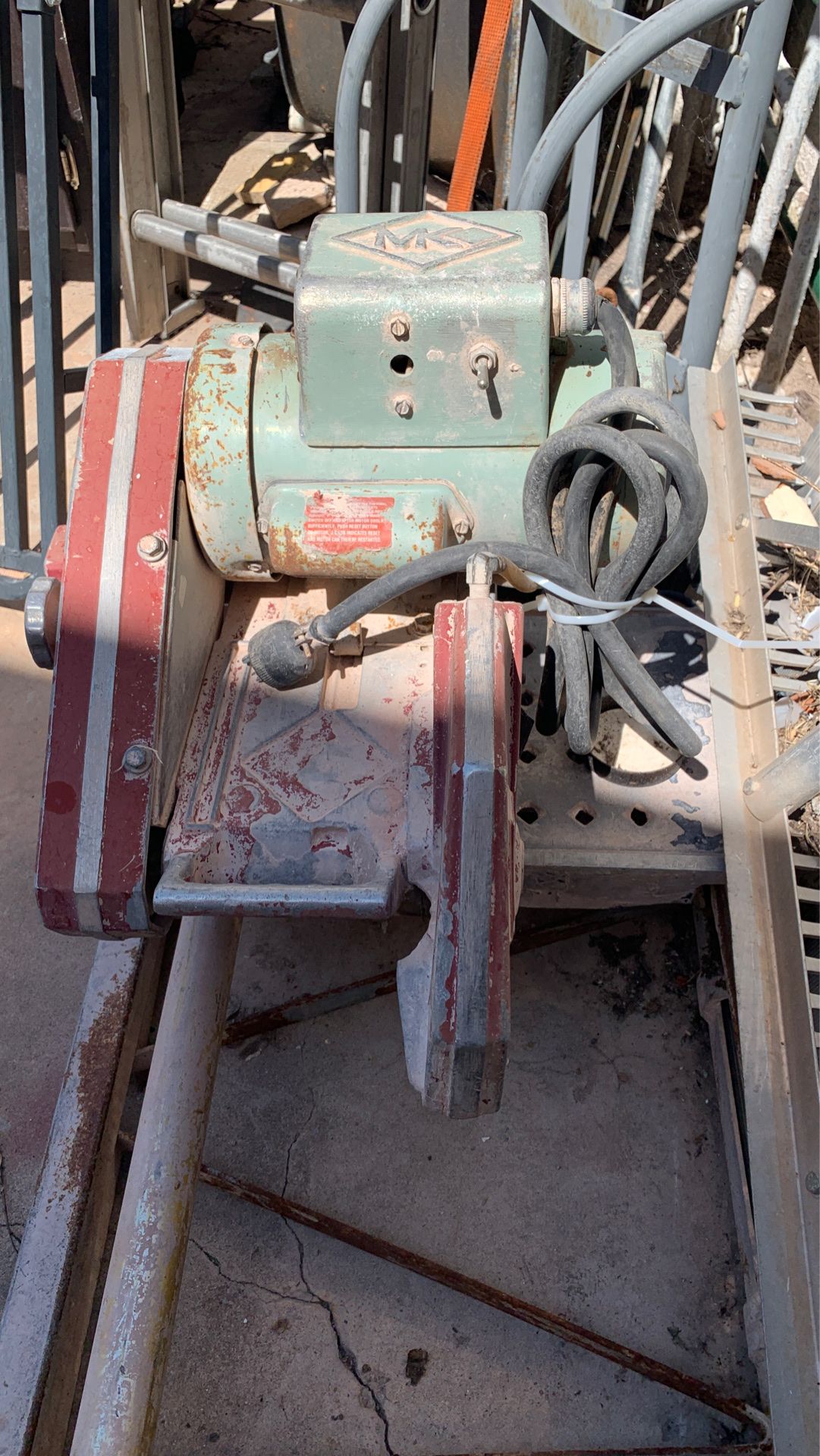 Tile saw