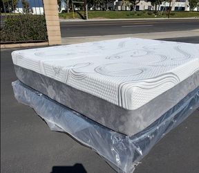 King Organic Cool Gel Memory Foam Mattress!!