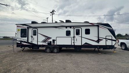 2021 Stryker 3313 toy hauler