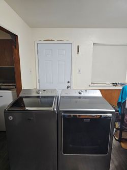 MAYTAG STAINLESS STEEL WASHER AND DRYER SET BOTH ELECTRIC CLEAN AND DESINFECTED XL CAPACITY 5.3 CU DELIVERY AVAILABLE FOR EXTRA FEE