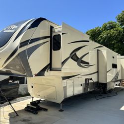 Rv Solitude Grand A Densing 2021, ( 41 Feet )