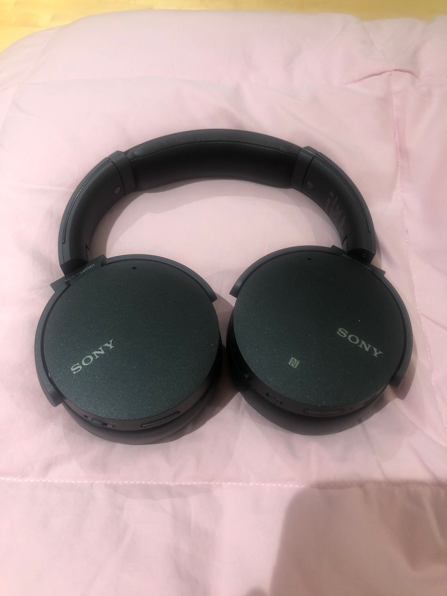 Sony MDR-XB950N1 EXTRA BASS Wireless Noise-Cancelling Headphones