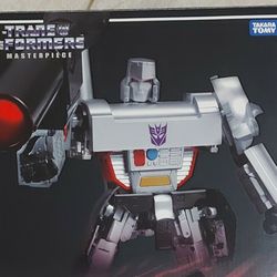 TAKARA MEGATRON MP-5 MASTERPIECE ACTION FIGURE ( Local Pick Up Only)