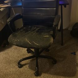 Paint Ball Guns Need A Little Work It’s Good And Every Thing The Desk Pc Head Phones And Controller, Keyboard, And Mouse All Of It Works