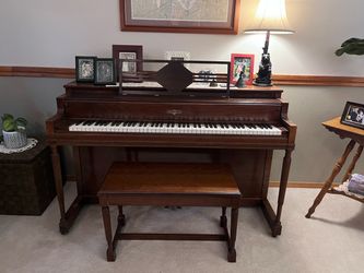 Piano spinet