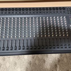PEAVEY UNITY SERIES 2002 24 channel Stereo Mixer