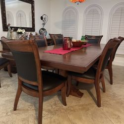 SOLID WOOD ASHLEY FURNITURE  DINING ROOM SET