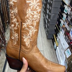 women’s western boots