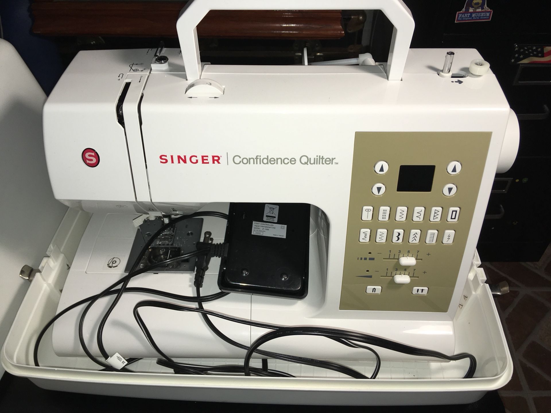 Singer 7469Q Confidence Quilter Computerized Sewing Machine