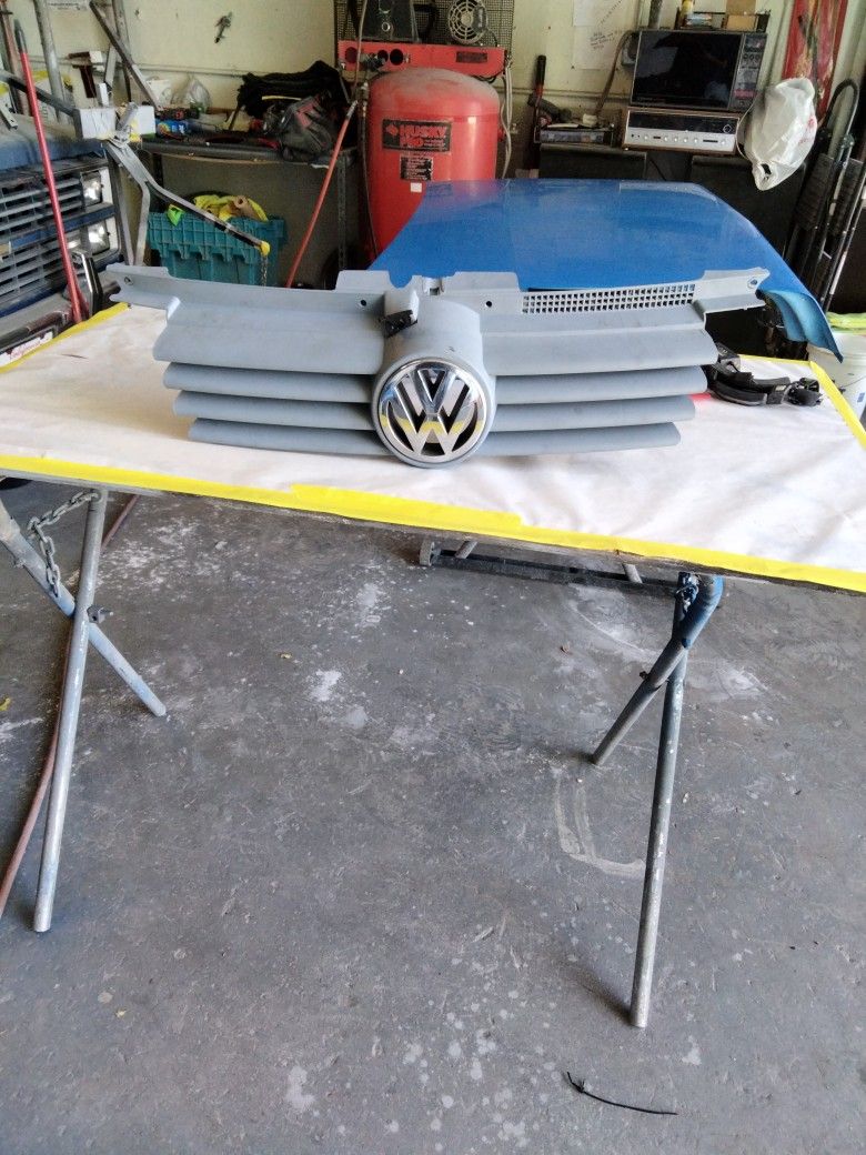 02 VW Jetta Grill