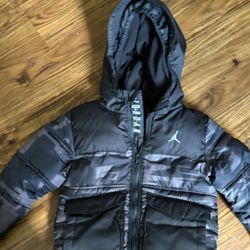 Boys Sz Small 8/10 yr old  Very Heavy and Warm Jacket