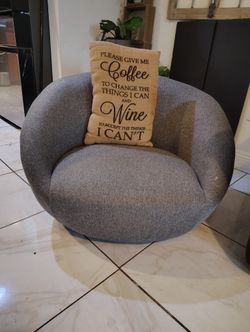 SILLON GIRATORIO COMO Nuevo $45