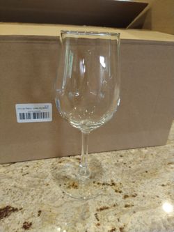 Restaurant Style Wine Glasses 12pc set Like New