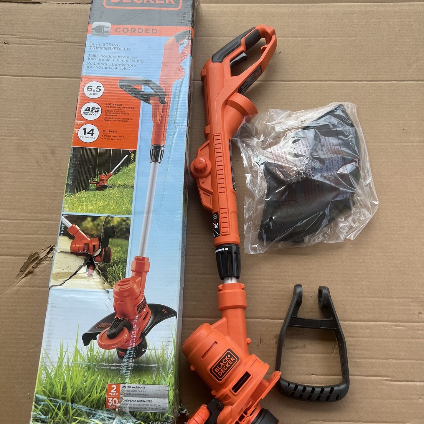 BLACK+DECKER 14 in. 6.5 AMP Corded Electric Single Line 2-in-1 String  Trimmer & Lawn Edger with Automatic Feed for Sale in Houston, TX - OfferUp