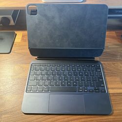 11” iPad Pro Magic Keyboard (Space black)