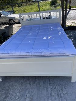 BEAUTIFUL WHITE FULL BED GOOD CONDITION 