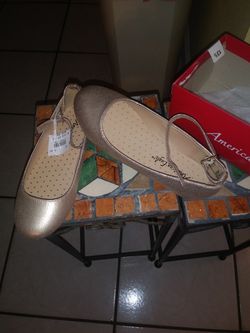 New Girls Size 13.5 gold sandals