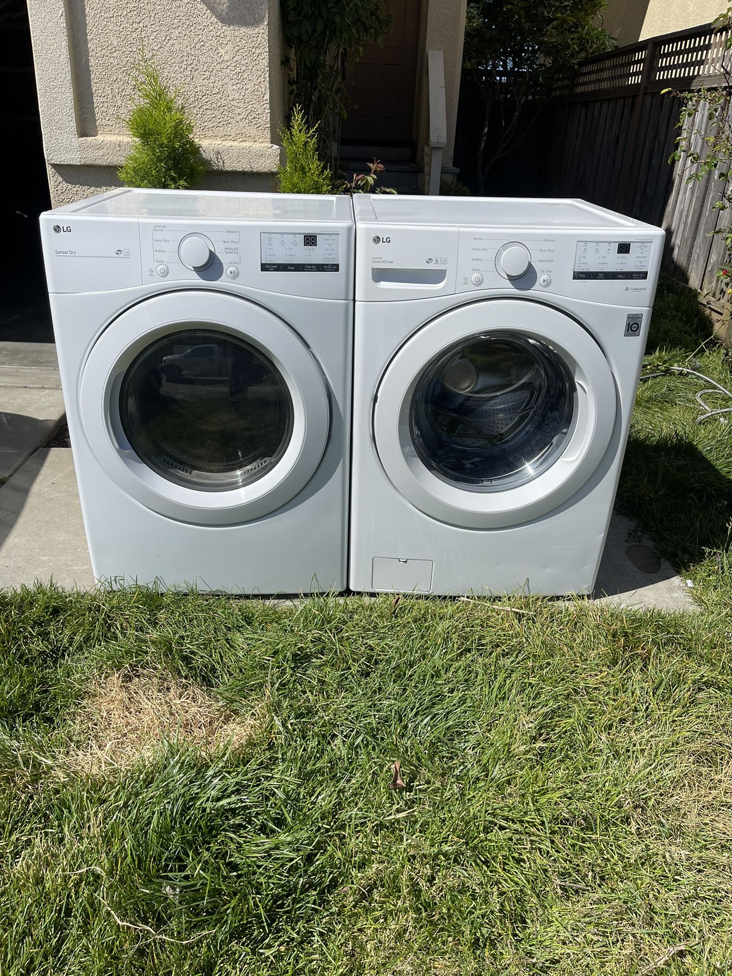 2021 LG Washer/Dryer (Electric Dryer + Stackable) 
