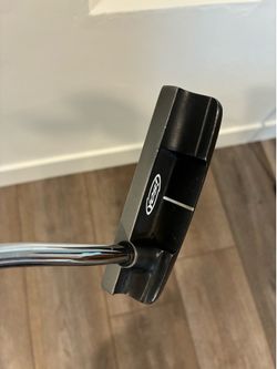 Yes! Tracy putter in great condition. 34 inches. New Winn grip.