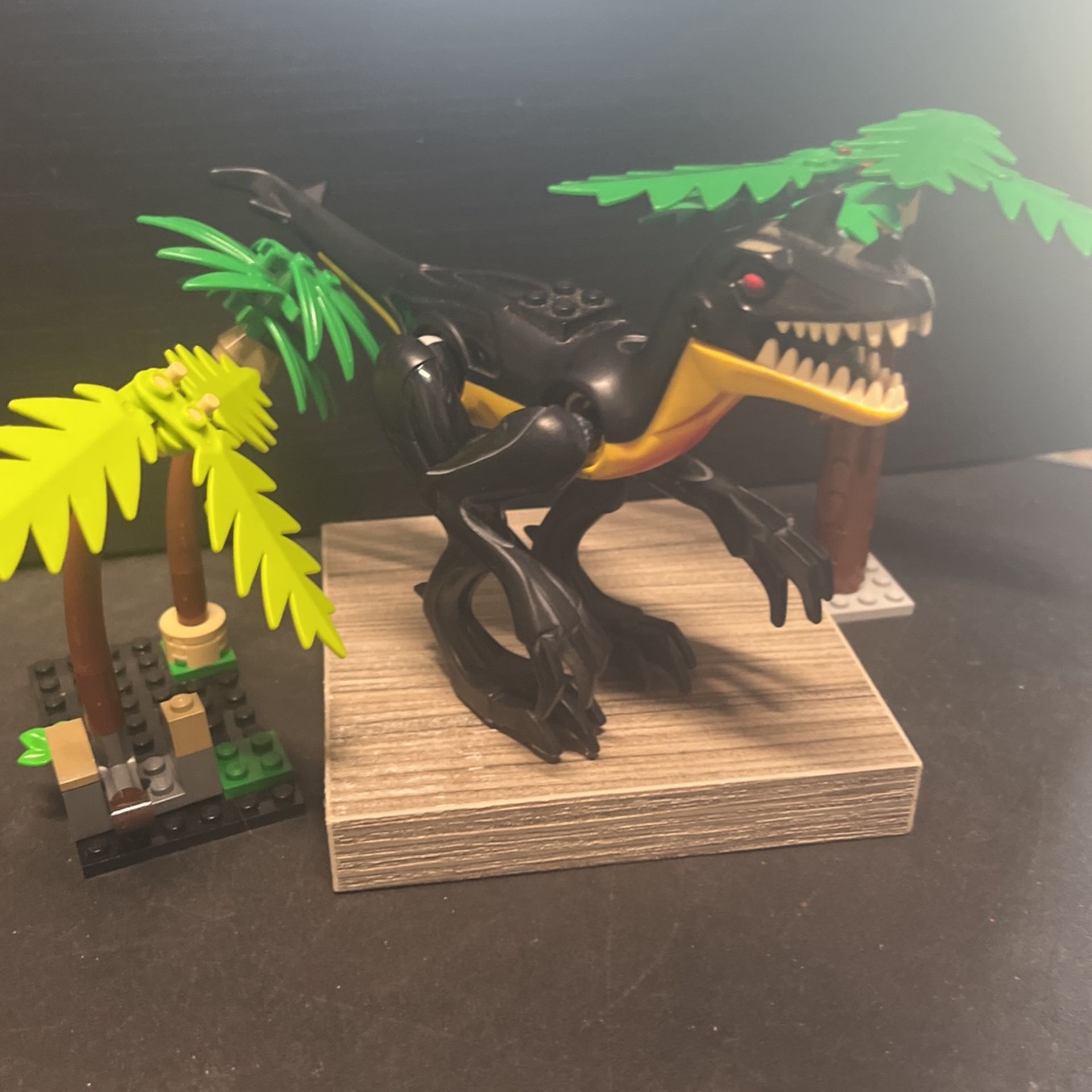 LEGO Dino 2010 Jurassic Dinosaur Raptor Black and Yellow 7295