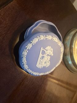 Wedge wood Jewelry Box