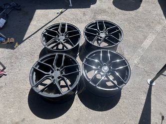 Rims 20’s 5 lugs 5x114.3 stagged