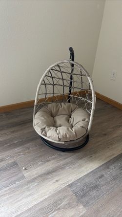 Wicker Egg Cat Bed with Stand and Cushion