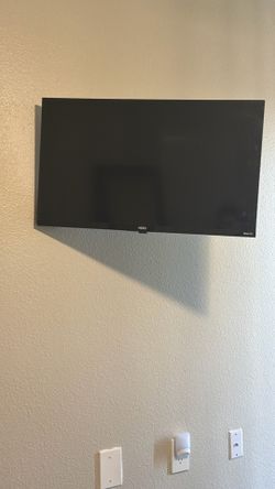 Roku tv with Mount 32in