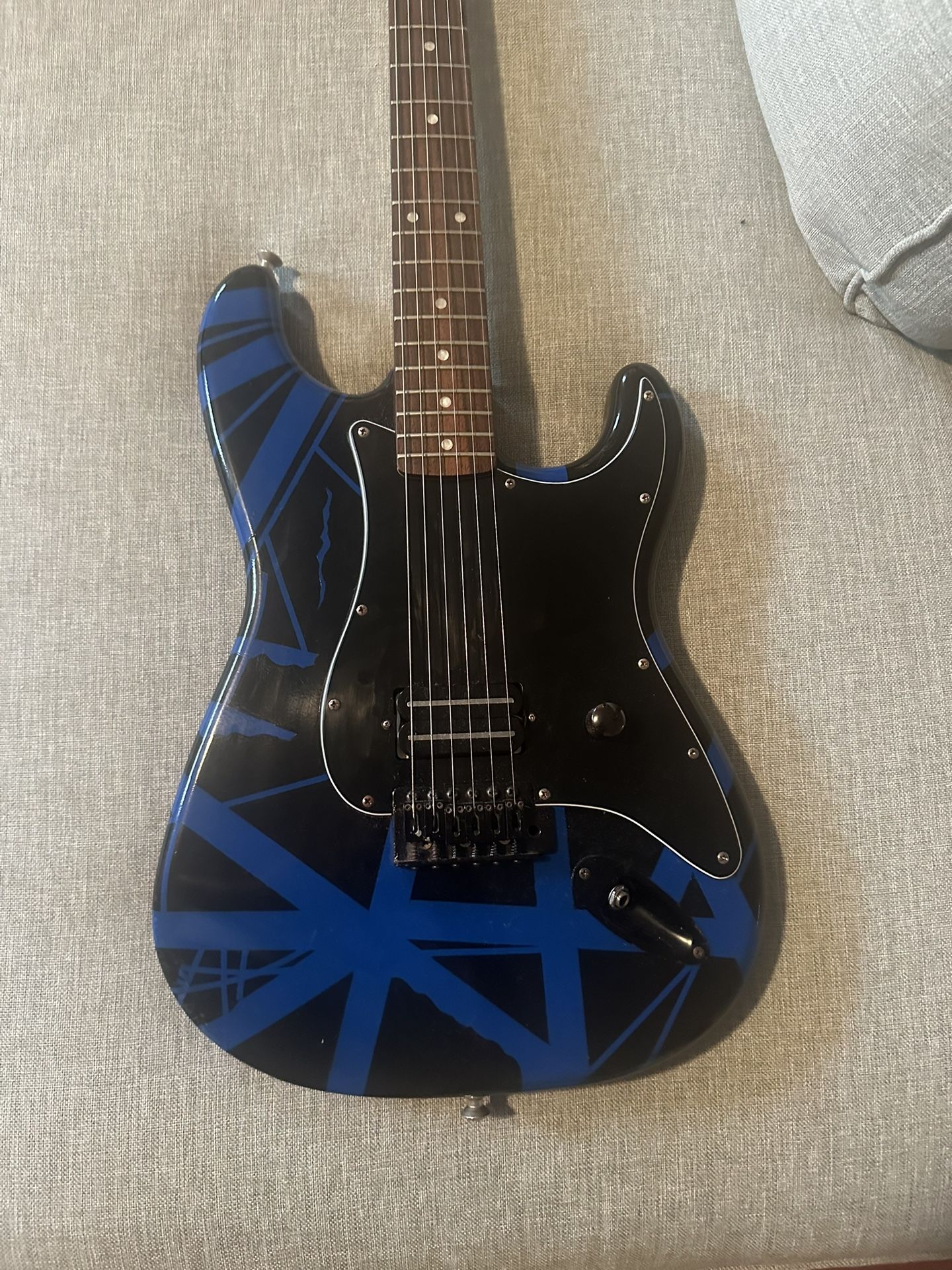 Strat style electric guitar