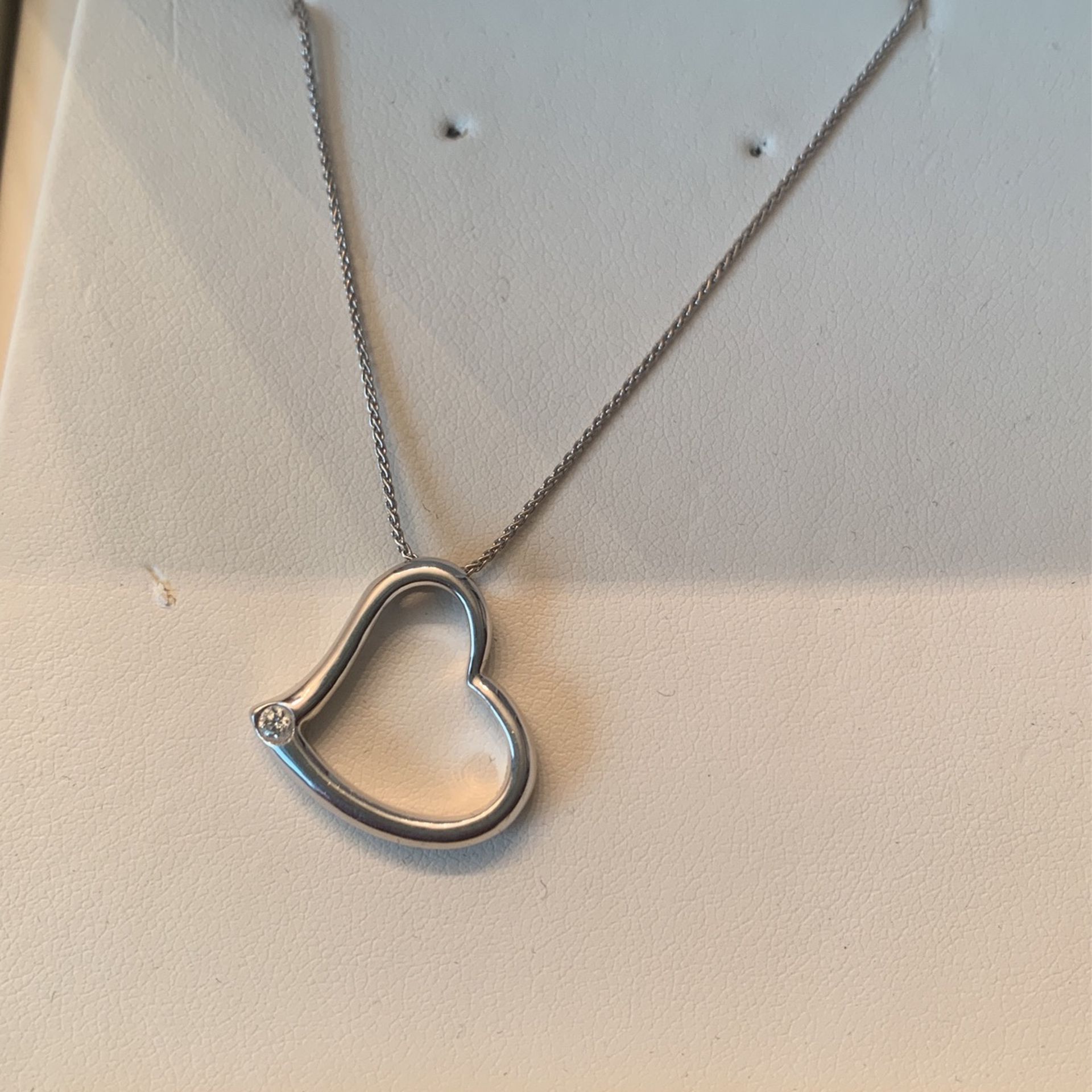 Costco 14k White Gold Necklace Heart Pendant Brilliant Cut Diamond
