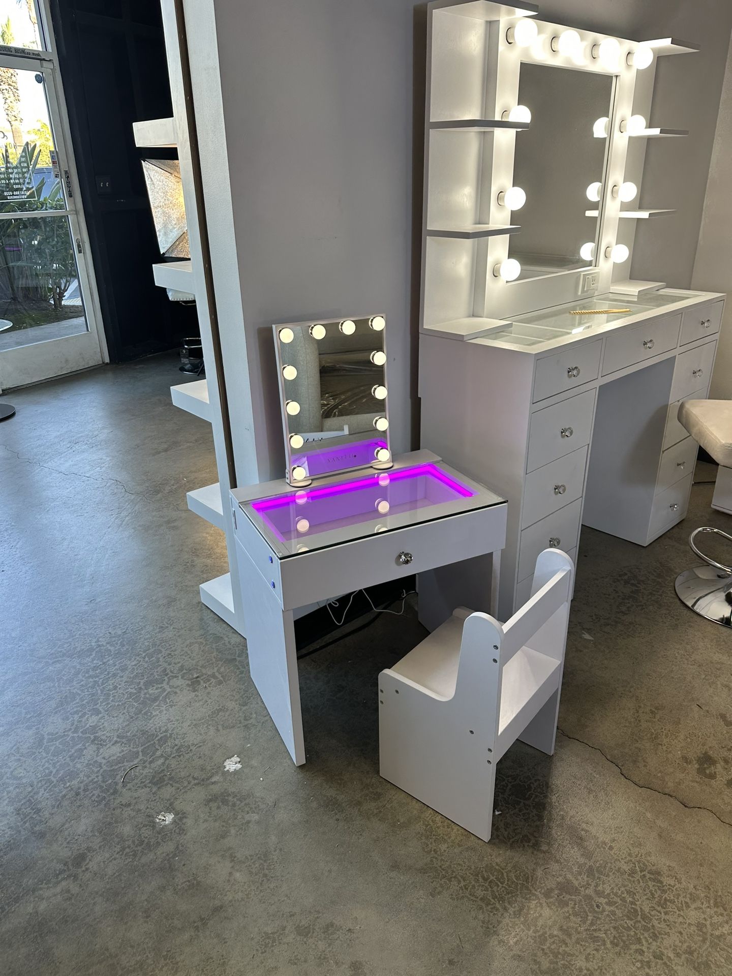 Girls Vanity Table Mirror And Table For Drawing Make Up & Storage