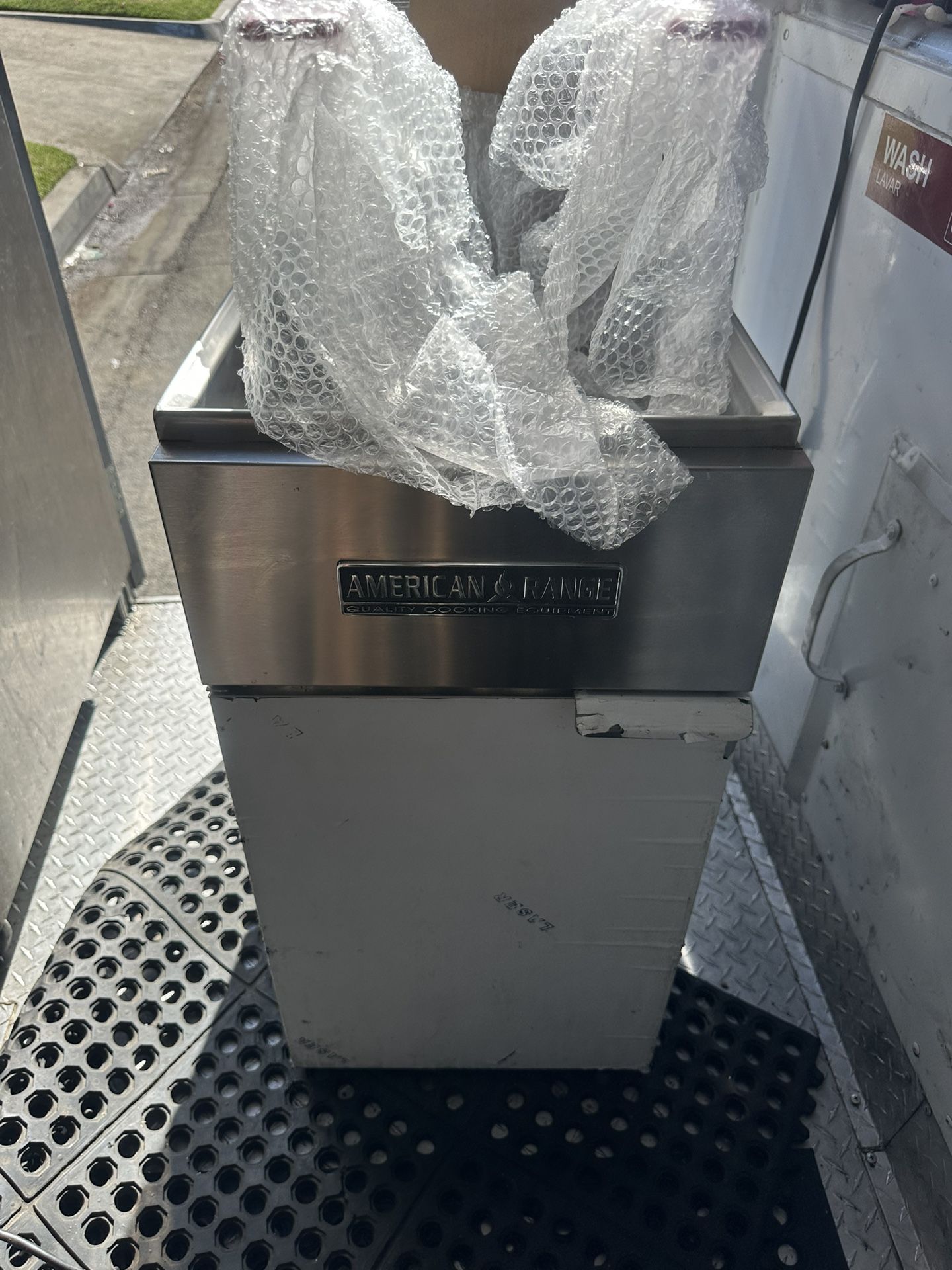 Commercial deep fryer