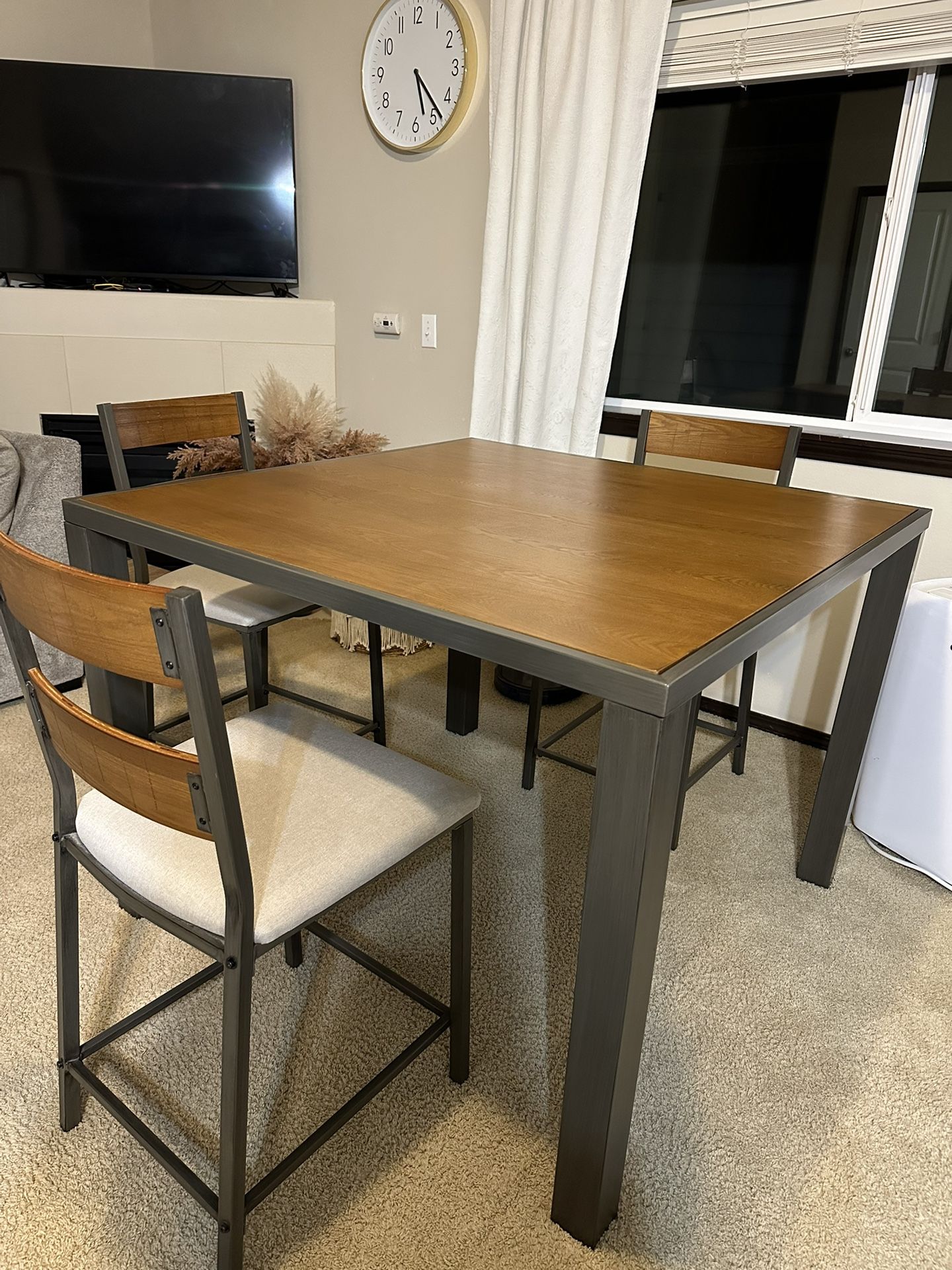 Kitchen Table And 8 Chairs 