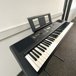 YAMAHA EW300 Keyboard
