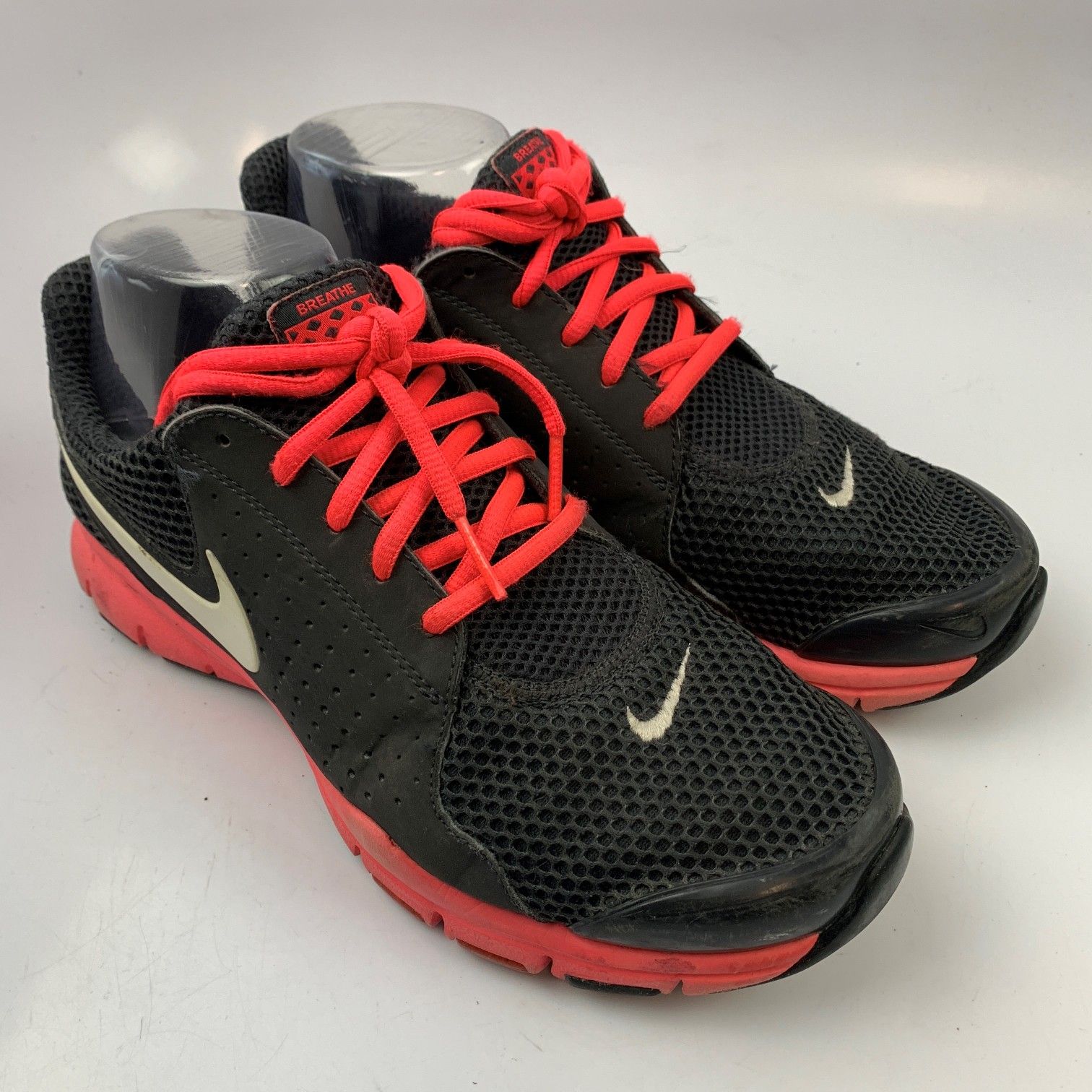 Nike 8.5 US Women Athletic Sneakers Shoes Black / Red Breath In Season TR Lace Up 6 UK / 40 EU