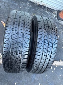 Set of 2 nice Michelin Agilis CrossClimate LT265/75/16 ( We install & balance)