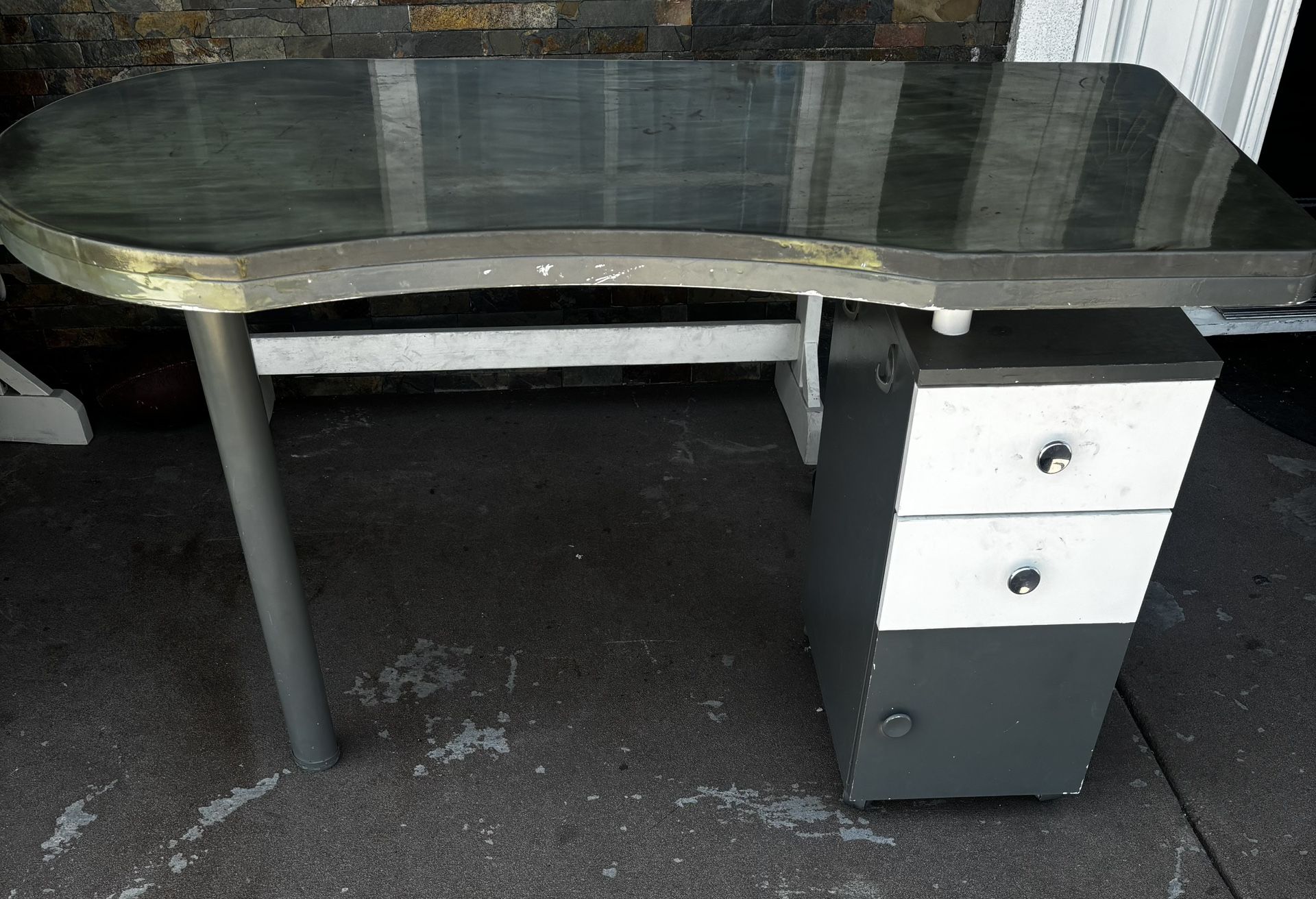 Nail Desk