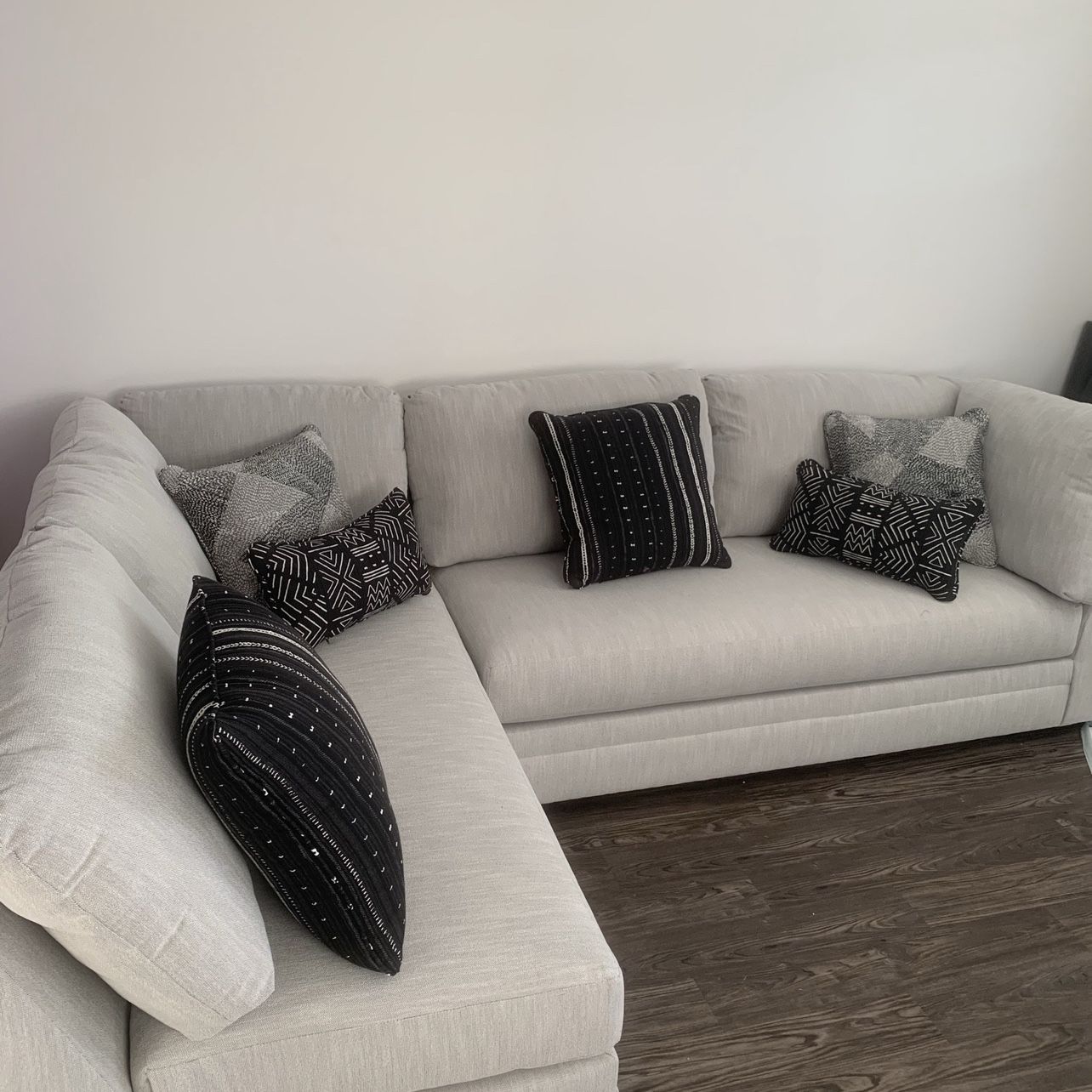 Neira 2 Piece sectional for Sale in Dallas TX OfferUp