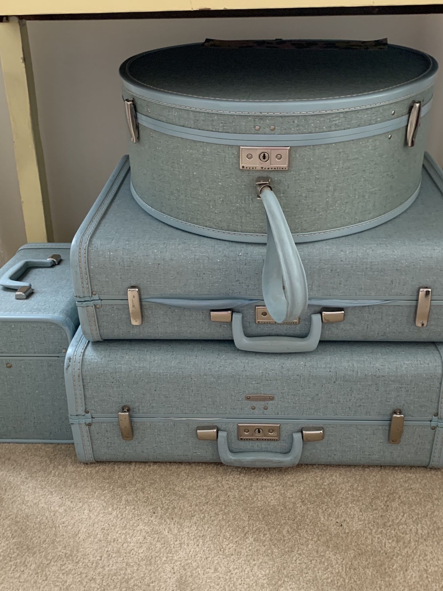 Vintage Luggage set- Royal Traveller