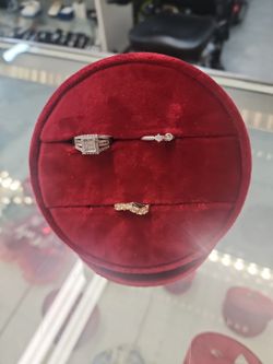 Women's Diamond Rings