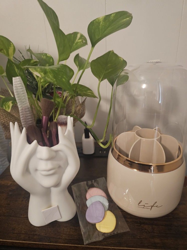 Makeup Brushes Organizer