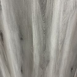 Vinyl SPC Floorings $2.19 •5,5mm -Thickness  •Padding attached •100% waterproof •Size:9”x 48” •22 mil wear layer •Rigid core •Delivery available