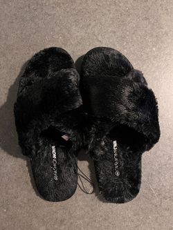 Fashion Nova Slippers 5.5