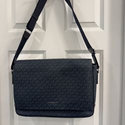 Authentic Micheal Kors Messenger bag Unisex 