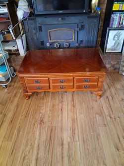 Solid Wooden Coffee Table With 2 Drawers 45 X 27 X 19.5